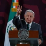 42 migrantes fueron rescatados en un barco a la deriva en el mar Mediterráneo