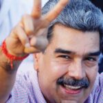 “El ritmo de la noche: Bad Bunny impone su sonido en los Latin Grammy con un concierto irreconocible”