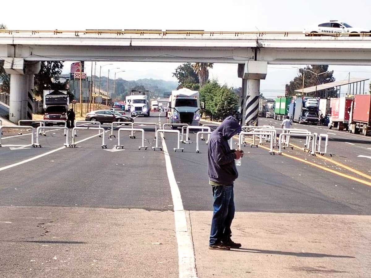 "Estalla la calma en la región: tras crisis vehicular, autoridades logran restablecer flujo y desvelan misterio detrás de los dos conductores que protagonizaron el enfrentamiento"