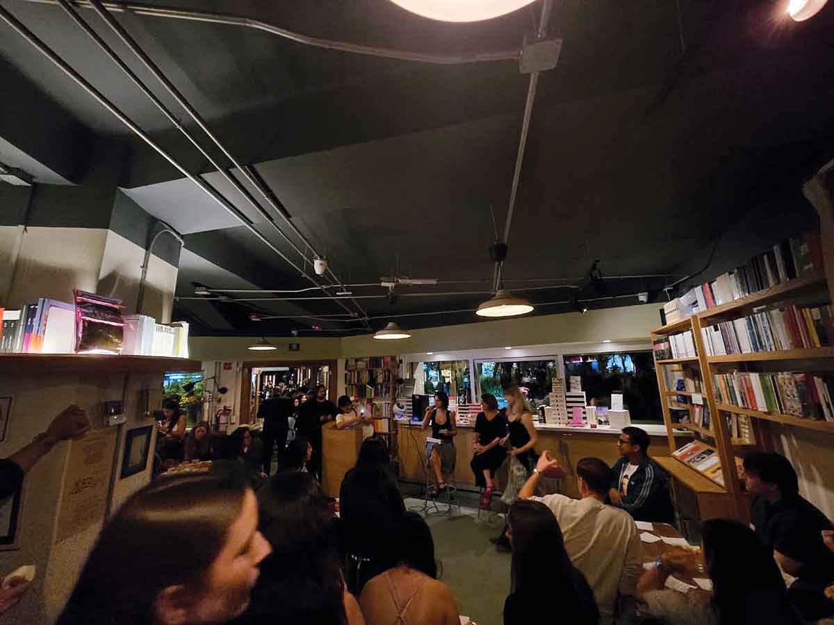 "Lectura en Fuego: La Noche que Enciende la Pasión por el Libro en CDMX"